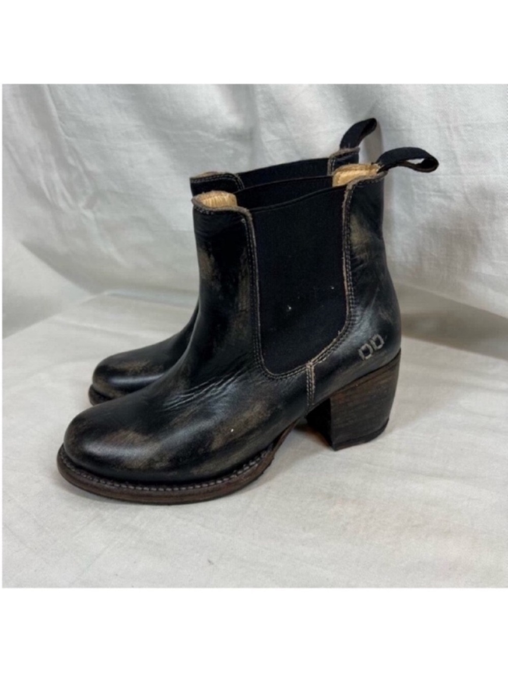 Bedstu leather heeled Chelsea booties rustic distress coastal cowgirl western